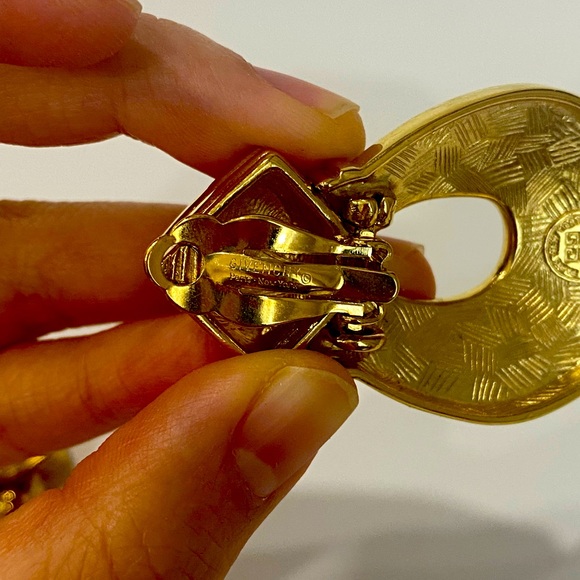 Authentic vintage Givenchy logo clip on earrings - Picture 7 of 8